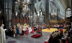 முடிசூட்டுவிழாவில் பிரதமர் ரிஷி சுனக் பைபிள் பகுதியை வாசித்தார் முடிசூட்டுவிழாவில் பிரதமர் ரிஷி சுனக் பைபிள் பகுதியை வாசித்தார்