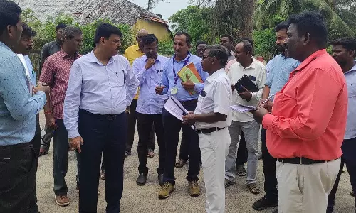 ரெயில் நிலையத்தில் திருச்சி கோட்ட மேலாளர் ஆய்வு