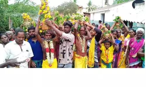 கருமாரியம்மன் கோவிலில் பால்குட ஊர்வலம் கருமாரியம்மன் கோவிலில் பால்குட ஊர்வலம்