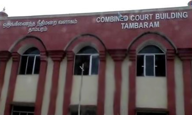 குன்றத்தூரில் இறைச்சி வியாபாரியை அரிவாளால் வெட்டிய வழக்கில் 4 பேர் தாம்பரம் கோர்ட்டில் சரண்