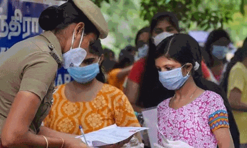நீட் நுழைவுத் தேர்வு நாடு முழுவதும் தொடங்கியது.. மாணவர்களிடம் கடும் கெடுபிடி, பரிசோதனை