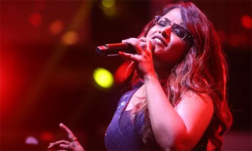 மலேசியாவில் விபத்தில் சிக்கிய பிரபல பின்னனி பாடகி ரக்ஷிதா சுரேஷ்..!