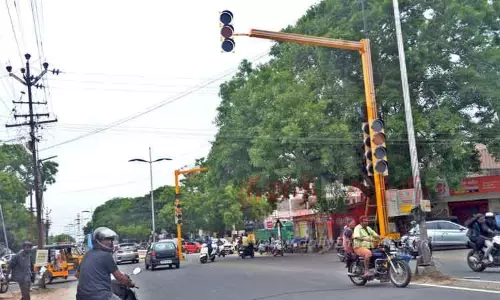 விபத்துகளை தடுக்க நவீன தானியங்கி சிக்னல்கள் விபத்துகளை தடுக்க நவீன தானியங்கி சிக்னல்கள்