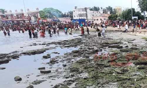 அக்னி தீர்த்தக்கடல் திடீரென உள்வாங்கியது அக்னி தீர்த்தக்கடல் திடீரென உள்வாங்கியது