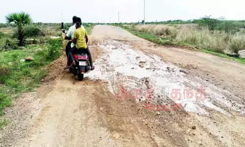 சேதமடைந்த தரைப்பாலத்தால் பொதுமக்கள் அவதி சேதமடைந்த தரைப்பாலத்தால் பொதுமக்கள் அவதி