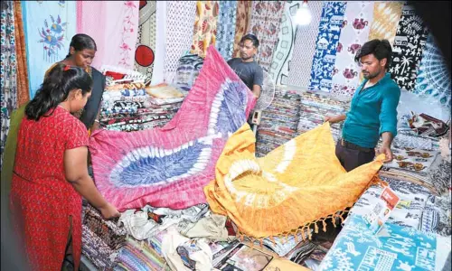 300-க்கும் மேற்பட்ட அரங்குகளுடன் தீவுத்திடலில் சென்னை விழா 300-க்கும் மேற்பட்ட அரங்குகளுடன் தீவுத்திடலில் சென்னை விழா