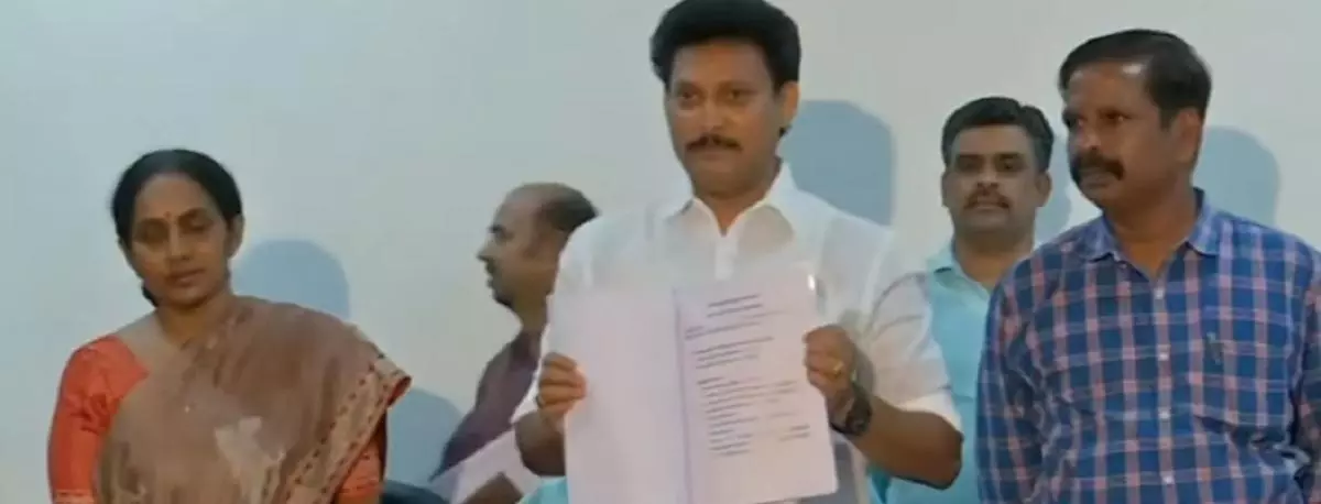 தமிழகத்தில் பிளஸ் 2 தேர்வு முடிவுகள் வெளியிடப்பட்டது தமிழகத்தில் பிளஸ் 2 தேர்வு முடிவுகள் வெளியிடப்பட்டது