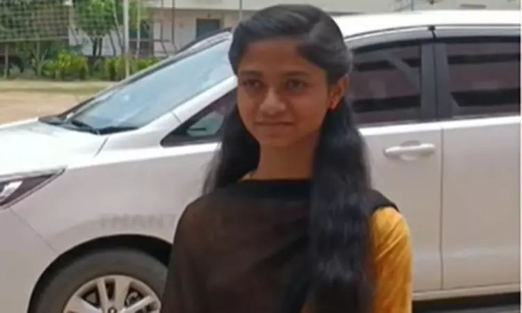 600க்கு 600 பெற்ற திண்டுக்கல் மாணவி...!