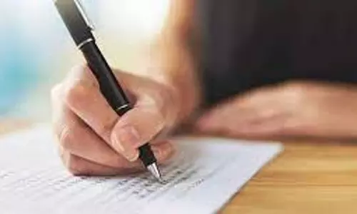 ஊட்டியில், பிளஸ்-2 கணித ேதர்வில் ஆசிரியர்களுடன் முறைகேடு:34 மாணவ -மாணவிகளின் தேர்வு முடிவு நிறுத்தி வைப்பு