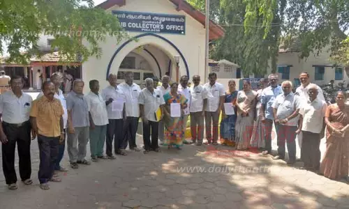 சாலை விரிவாக்கம் செய்ய வேண்டும்