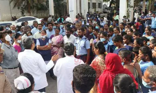 ஒப்பந்த பணியாளர்கள் மீண்டும் காத்திருப்பு போராட்டம் ஒப்பந்த பணியாளர்கள் மீண்டும் காத்திருப்பு போராட்டம்