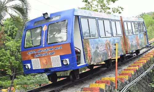 குளு,குளு வசதி கொண்ட பெட்டிகளுடன்மின்இழுவை ரெயில் சோதனை ஓட்டம் குளு,குளு வசதி கொண்ட பெட்டிகளுடன்மின்இழுவை ரெயில் சோதனை ஓட்டம்