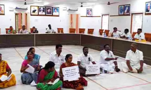 அ.தி.மு.க., பா.ஜ.க. கவுன்சிலர்கள் தர்ணா