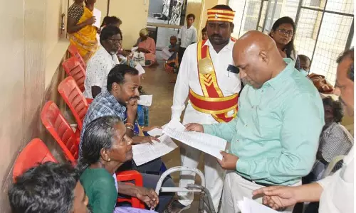 விழுப்புரம் கலெக்டர் அலுவலகத்தில் நடந்தமக்கள் குறைகேட்பு கூட்டத்தில் 578 மனுக்கள் பெறப்பட்டன விழுப்புரம் கலெக்டர் அலுவலகத்தில் நடந்தமக்கள் குறைகேட்பு கூட்டத்தில் 578 மனுக்கள் பெறப்பட்டன