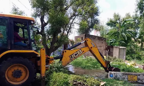 குடியிருப்பு பகுதிகளில் மழைநீர் புகுவதை தடுக்க நடவடிக்கை குடியிருப்பு பகுதிகளில் மழைநீர் புகுவதை தடுக்க நடவடிக்கை