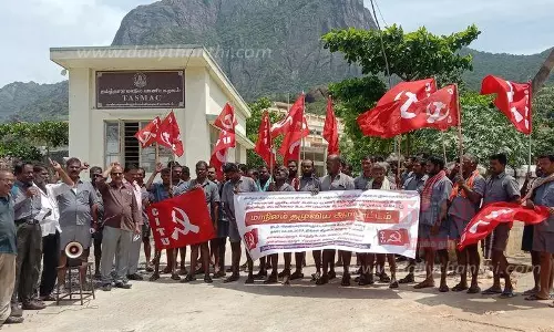 செண்பகராமன்புதூர் டாஸ்மாக் குடோன் முன்பு  சுமைப்பணி தொழிலாளர்கள் ஆர்ப்பாட்டம்