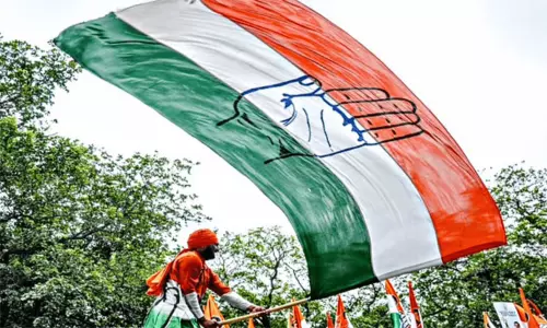 இளைஞர்களுக்கு ரூ.10 லட்சம் வட்டியில்லா கடன் மாணவிகளுக்கு இலவச மின்சார ஸ்கூட்டர் தெலுங்கானா காங்கிரஸ் வாக்குறுதி