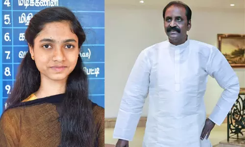 நான்பெற்ற தங்கப் பேனாவைத் தங்கை நந்தினிக்குப் பரிசளிக்கிறேன் - கவிஞர் வைரமுத்து டுவீட்