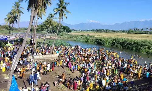 கவுமாரியம்மன் கோவில் சித்திரை திருவிழா தொடங்கியது:ஆயிரக்கணக்கான பக்தர்கள் நேர்த்திக்கடன் செலுத்தி வழிபாடு கவுமாரியம்மன் கோவில் சித்திரை திருவிழா தொடங்கியது:ஆயிரக்கணக்கான பக்தர்கள் நேர்த்திக்கடன் செலுத்தி வழிபாடு
