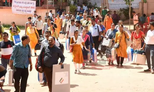 224 சட்டசபை தொகுதிகளுக்கு ஒரே கட்டமாக தேர்தல்; கர்நாடகத்தில் இன்று ஓட்டுப்பதிவு