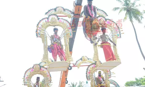 ஈரோடு ராஜாஜிபுரம் மாகாளியம்மன் கோவிலில் திருவிழா:பறவை காவடி, அக்னி சட்டி ஏந்தி பக்தர்கள் நேர்த்திக்கடன்