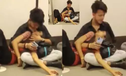 ஆபாச கூடாரமாக மாறும் டெல்லி மெட்ரோ ரெயில் ...! முத்தமழை பொழிந்த இளம் ஜோடி -வைரலாகும் வீடியோ