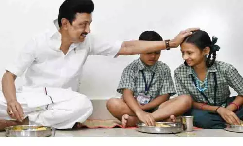 முதல்-அமைச்சரின் காலை உணவு திட்டத்திற்கு சமைக்க மகளிர் சுய உதவிக்குழுக்களை சேர்ந்த பெண்கள் தேர்வு