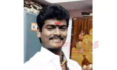 போலீஸ் உதவி கமிஷனர் அலுவலகம் எதிரே மர்மமான முறையில் பிணமாக கிடந்த தொழிலாளி போலீஸ் உதவி கமிஷனர் அலுவலகம் எதிரே மர்மமான முறையில் பிணமாக கிடந்த தொழிலாளி