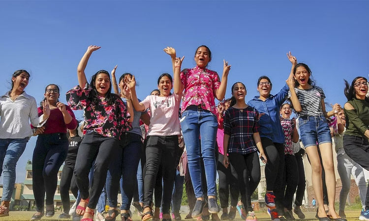 சிபிஎஸ்இ பிளஸ் 2 பொதுத்தேர்வு முடிவுகள் வெளியீடு