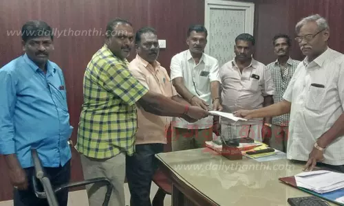 சாலை மோசமாக உள்ளதால் பஸ் சேவையை நிறுத்த முடிவு