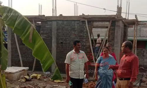 சத்துணவு மையங்களில் அதிகாரிகள் ஆய்வு