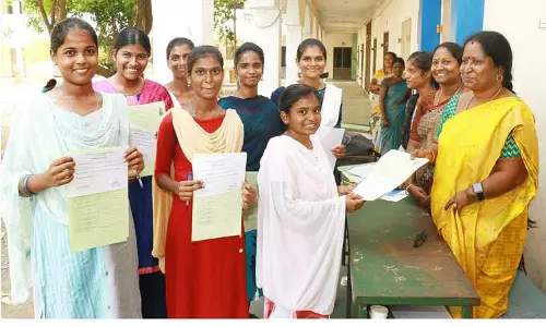 விழுப்புரம் மாவட்டத்தில்பிளஸ்-2 முடித்த மாணவர்களுக்கு தற்காலிக மதிப்பெண் சான்றிதழ்அந்தந்த பள்ளிகளில் வழங்கப்பட்டது விழுப்புரம் மாவட்டத்தில்பிளஸ்-2 முடித்த மாணவர்களுக்கு தற்காலிக மதிப்பெண் சான்றிதழ்அந்தந்த பள்ளிகளில் வழங்கப்பட்டது