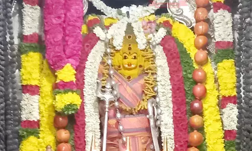 தேய்பிறை அஷ்டமியையொட்டி அதியமான்கோட்டை காலபைரவர் கோவிலில் சிறப்பு வழிபாடுதிரளான பக்தர்கள் சாமி தரிசனம்