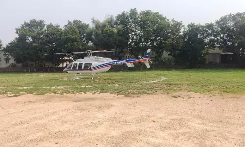 தனியார் பள்ளியில் ஹெலிகாப்டர் இறங்கியதால் பரபரப்பு