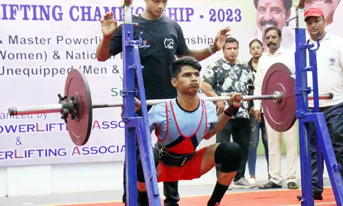 தேசிய வலுதூக்கும் போட்டி தொடக்கம்