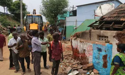 தச்சநல்லூரில் ஆக்கிரமிப்புகள் அகற்றம்