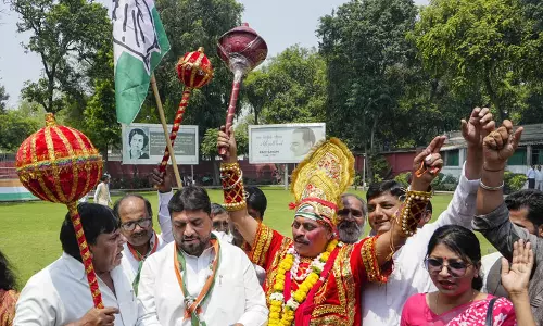 கர்நாடகாவில் காங்கிரஸ் கட்சிக்கு வெற்றி; தனிப் பெரும்பான்மையுடன் ஆட்சி அமைக்கிறது- தொண்டர்கள் உற்சாகம் கர்நாடகாவில் காங்கிரஸ் கட்சிக்கு வெற்றி; தனிப் பெரும்பான்மையுடன் ஆட்சி அமைக்கிறது- தொண்டர்கள் உற்சாகம்