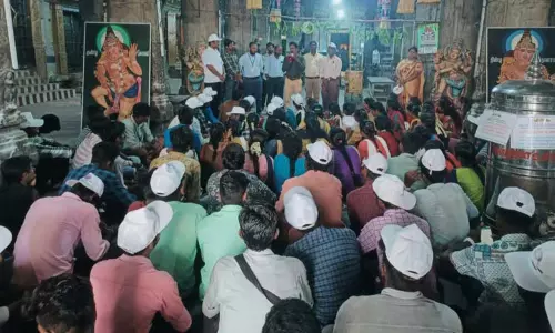 வீரட்டானேஸ்வரர் கோவிலில் தூய்மைப்பணி வீரட்டானேஸ்வரர் கோவிலில் தூய்மைப்பணி