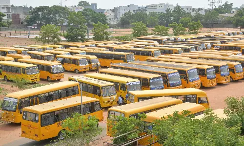 361 பள்ளி வாகனங்களில் அதிகாரிகள் ஆய்வு 361 பள்ளி வாகனங்களில் அதிகாரிகள் ஆய்வு