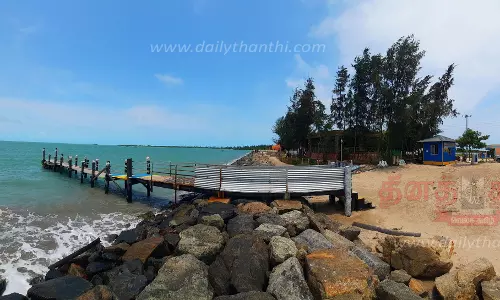 பாம்பன் குருசடைதீவு பகுதியில் படகு போக்குவரத்து நிறுத்தம்