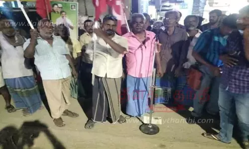 தொழிலாளர்கள் ஆர்ப்பாட்டம்