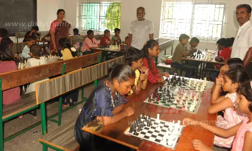 பள்ளி மாணவ-மாணவிகளுக்கான சதுரங்க போட்டி