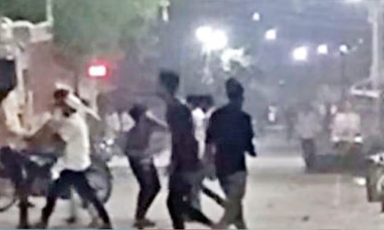 மராட்டியம்: இன்ஸ்டா பதிவால் இரு தரப்பினர் இடையே மோதல், வன்முறை - ஒருவர் பலி