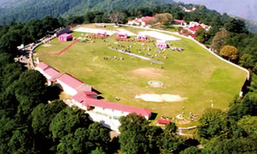 உயரமான கிரிக்கெட் மைதானம்