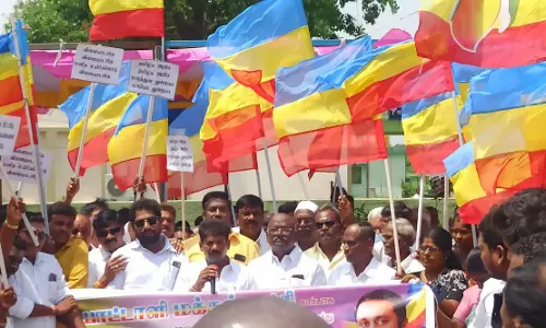 நிர்வாக சீர்கேட்டை கண்டித்து பா.ம.க. ஆர்ப்பாட்டம்