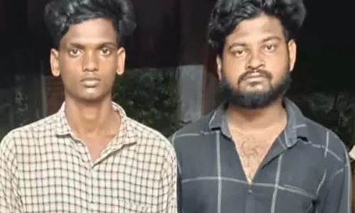 கஞ்சா விற்ற 2 வாலிபர்கள் கைது கஞ்சா விற்ற 2 வாலிபர்கள் கைது