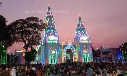 பூண்டி மாதா பேராலய தேர்பவனி