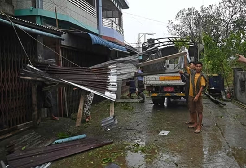 கடலோர பகுதிகளை பந்தாடிய மோக்கா புயல்; மியான்மரில் கடும் பாதிப்பு- 700 பேர் காயம்