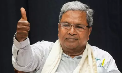 கர்நாடக முதல்-மந்திரி ஆகிறாரா...? காங்கிரஸ் தலைமையை சந்திக்க டெல்லி புறப்பட்டார் சித்தராமையா