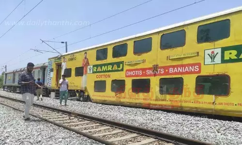 பெங்களூரு டபுள் டக்கர் எக்ஸ்பிரஸ் ரெயில் தடம் புரண்டது